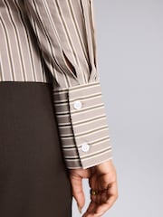 Mokka-Braun gestreift - Fitted Stretch Essential Long Sleeve Shirt - Bild 2 von 7