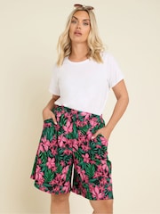 Yours Curve Green Floral Print Crinkle Jersey Shorts - Image 1 of 4