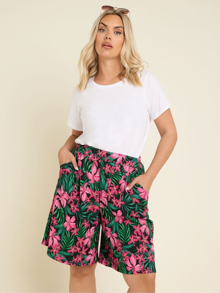 Yours Curve Green Floral Print Crinkle Jersey Shorts - Image 1 of 4