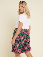Yours Curve Green Floral Print Crinkle Jersey Shorts - Image 3 of 4