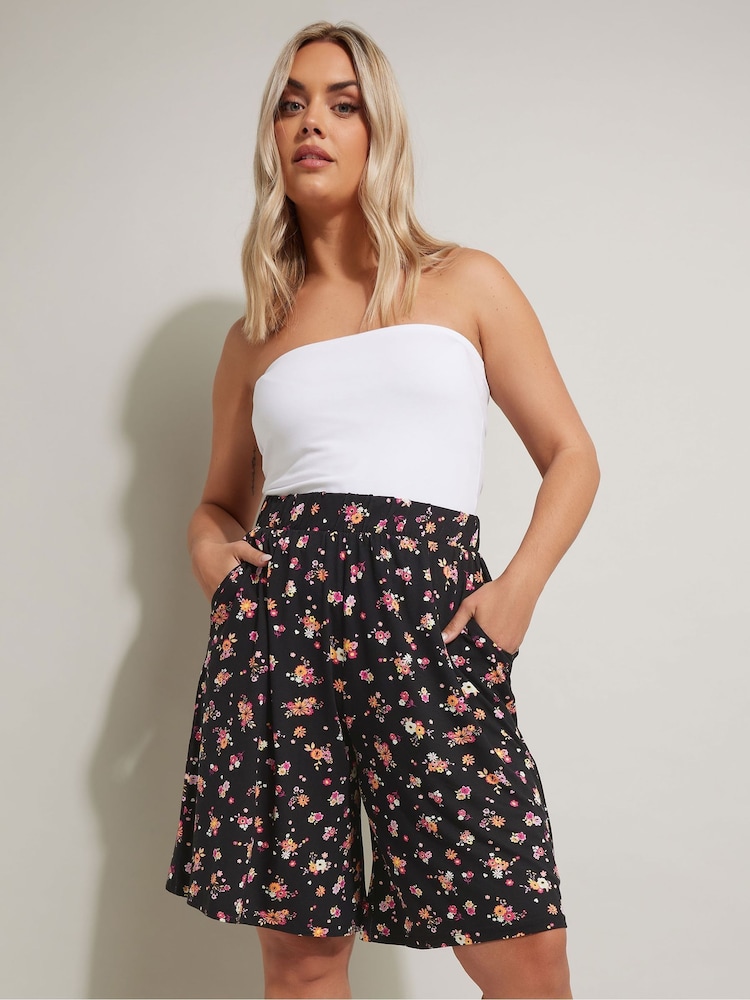 Yours Curve Charcoal Black Floral Print Crinkle Jersey Shorts - Image 2 of 5