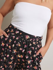 Yours Curve Charcoal Black Floral Print Crinkle Jersey Shorts - Image 3 of 5