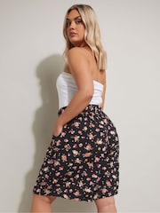 Yours Curve Charcoal Black Floral Print Crinkle Jersey Shorts - Image 4 of 5