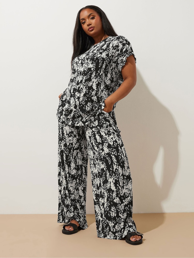 Yours Curve Black Dry Plisse Co-Ord Trousers - Image 2 of 5