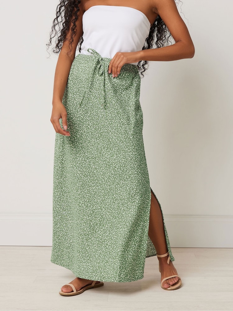 M&Co Green Petite Containing Skirt - Image 1 of 5 M&Co Green Petite Containing Skirt - Image 1 of 5