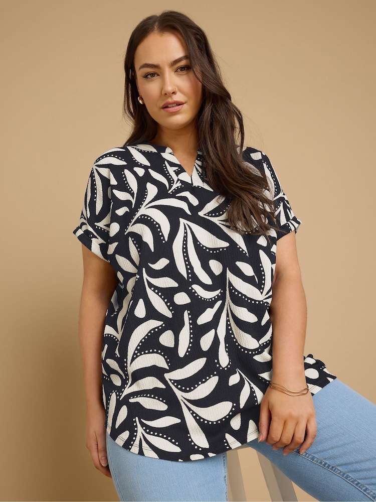 Azul - Yours Curve Notch Neck Textured T-Shirt - Imagen 2 de 5 Azul - Yours Curve Notch Neck Textured T-Shirt - Imagen 2 de 5