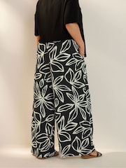Yours Curve Black Pull On Woven Wide Leg Trousers - Image 3 of 5
