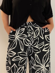 Yours Curve Black Pull On Woven Wide Leg Trousers - Image 4 of 5