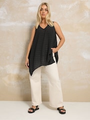 Yours Curve Black V-Neck T-Shirt - Image 4 of 5