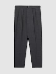 Gris antracita - Reiss Strap Regular Fit Wool Blend Belted Pleated Trousers - Imagen 2 de 6