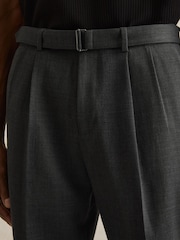 Gris antracita - Reiss Strap Regular Fit Wool Blend Belted Pleated Trousers - Imagen 3 de 6