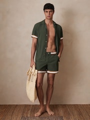 Verde pino - Reiss Baller Reiss | Ché Stripe-Trim Swim Shorts - Imagen 1 de 5