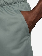 Nike Clay Green Totality Dri-FIT 9 inch Unlined Training Shorts - Image 4 of 4
