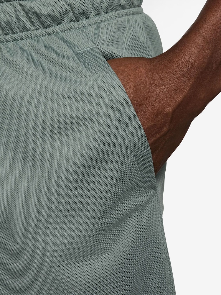 Nike Clay Green Totality Dri-FIT 9 inch Unlined Training Shorts - Image 4 of 4