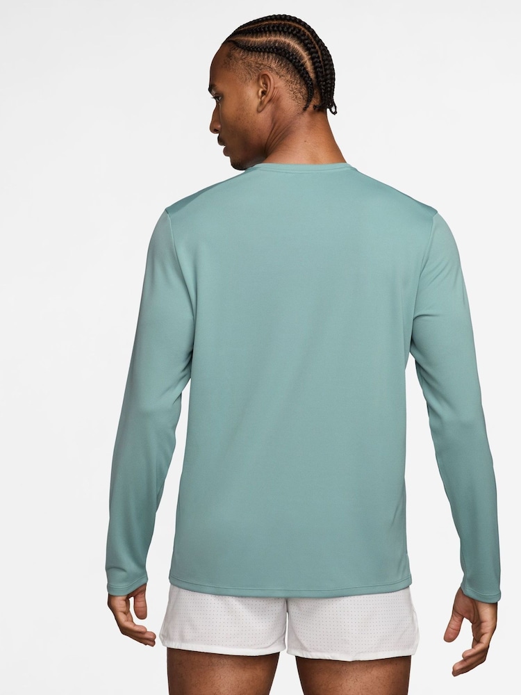 Nike Cannon Green Dri-FIT Miler Long Sleeve Running Top - Image 2 of 4 Nike Cannon Green Dri-FIT Miler Long Sleeve Running Top - Image 2 of 4