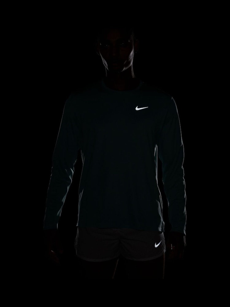 Nike Cannon Green Dri-FIT Miler Long Sleeve Running Top - Image 4 of 4