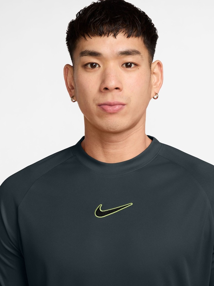 Nike Dark Seaweed Green Strike Training Graphic Print T-Shirt - Image 3 of 3 Nike Dark Seaweed Green Strike Training Graphic Print T-Shirt - Image 3 of 3