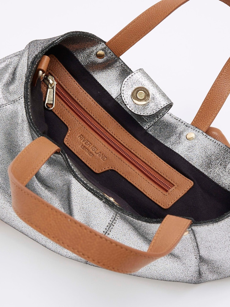 River Island сумка-шоппер с эффектом металлик - Image 4 of 4