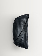 St. Agni myk halvmåneveske - Bilde 8 av 8