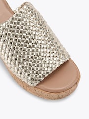 Gold - Carvela Comfort Krypton Weave Wedge Sandals - Bild 3 von 4