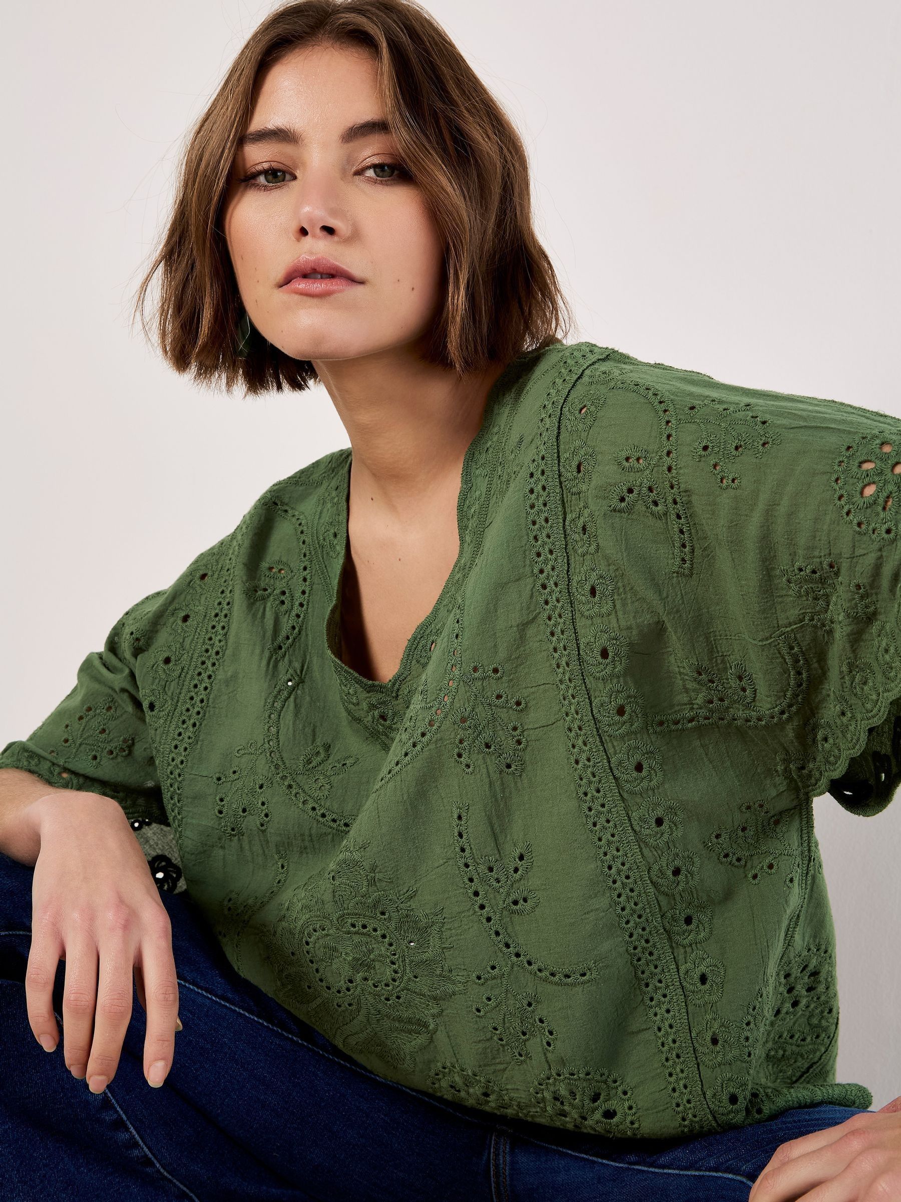 刺繍トップス 楽天市場】（S~3L対応）（黒）涼やかに風通る花刺繍シャツ