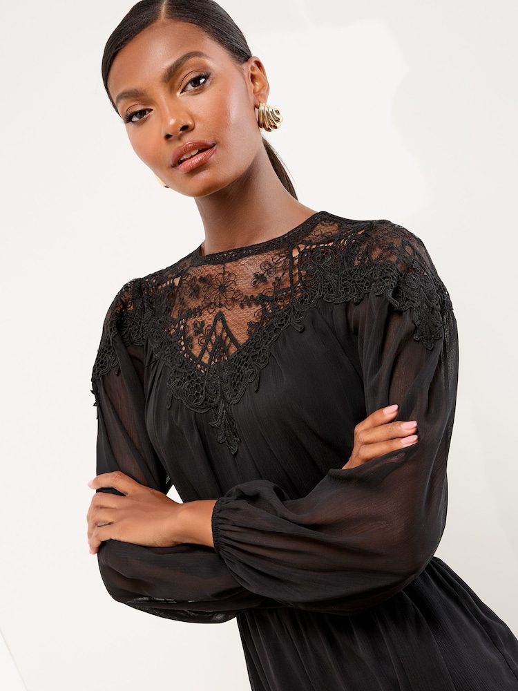 Lipsy Long Sleeve Lace Cutwork Jumpsuit - Imagem 2 de 4