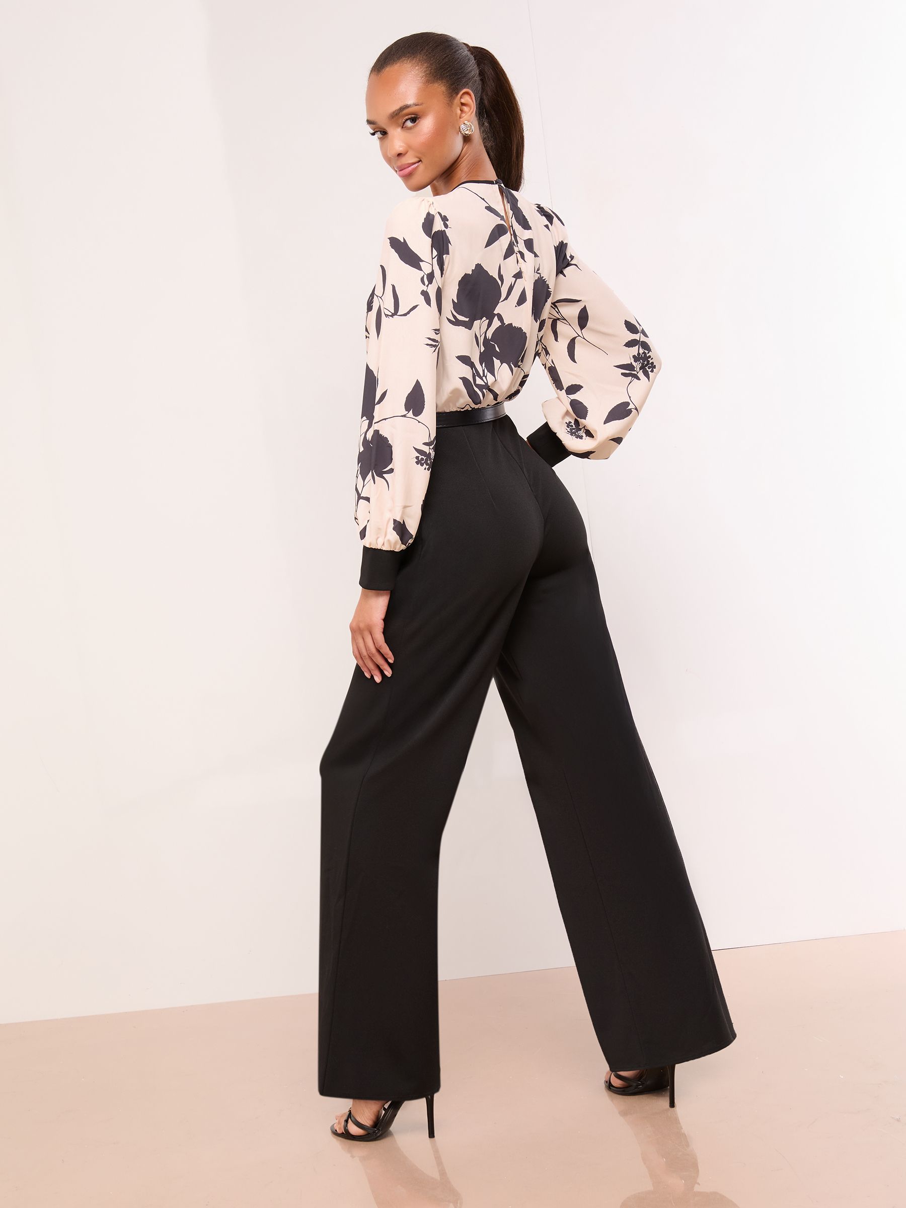 THE NEWHOUSE PEONY CAMISOLE ブラック、ベージュ THE NEWHOUSE