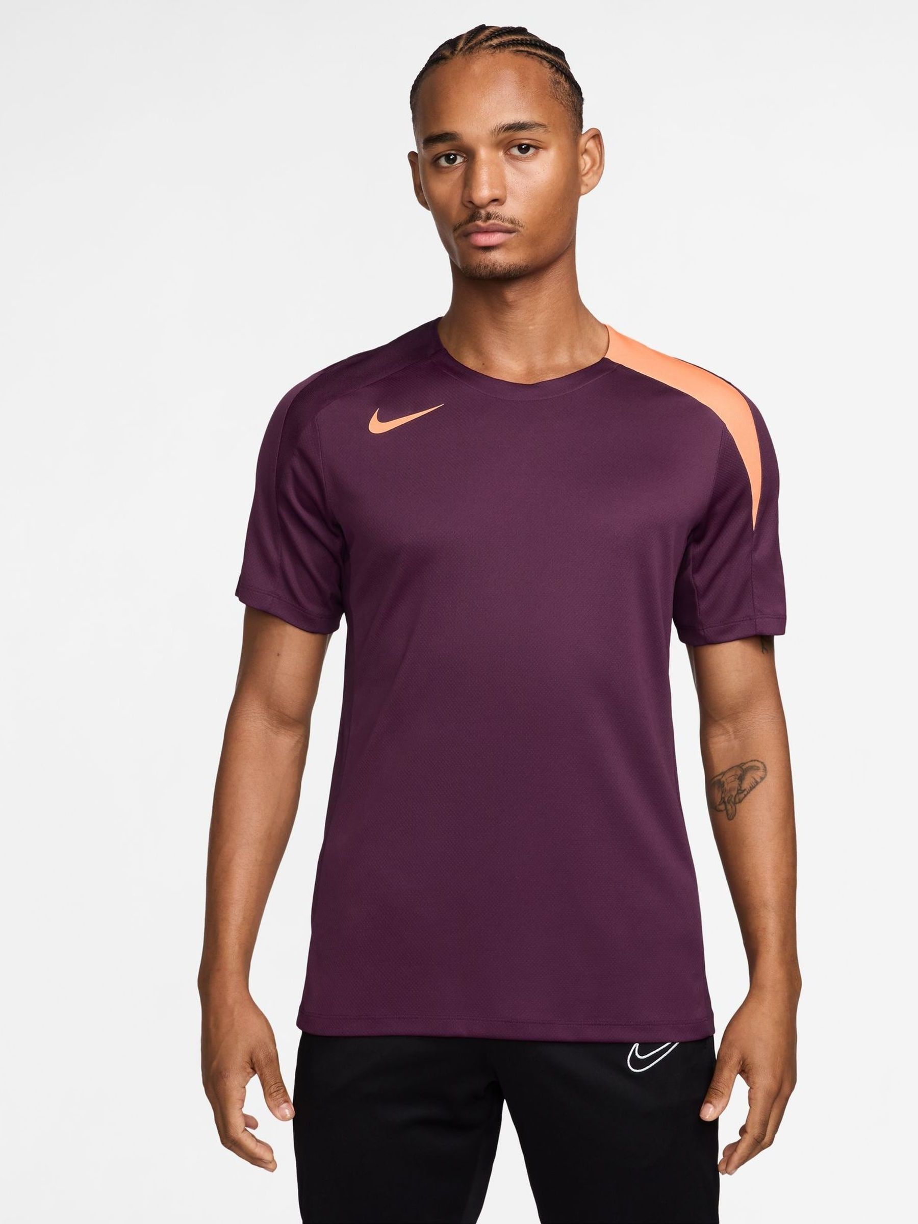 mens burgundy nike t shirt