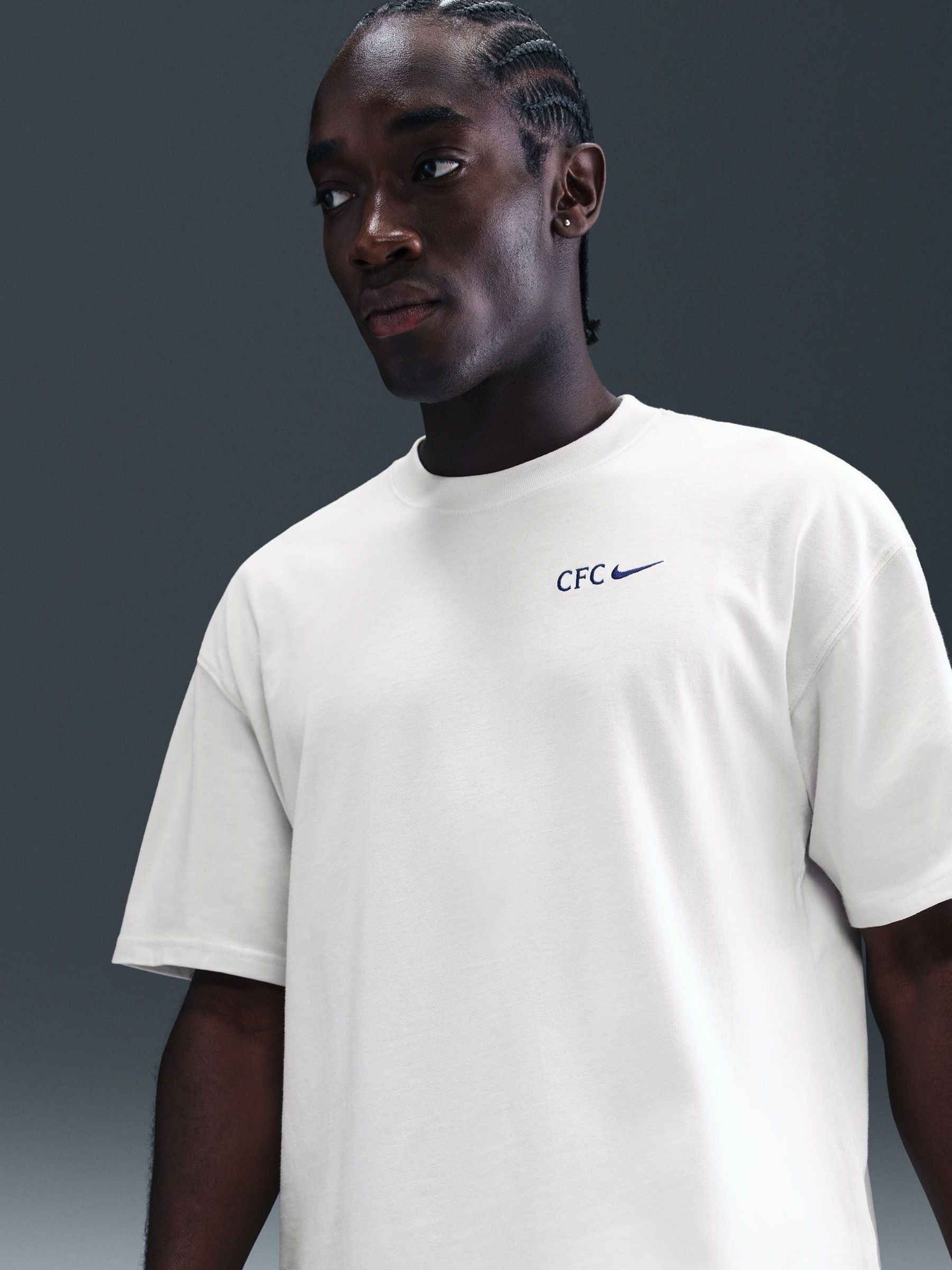 Nike Chelsea FC ホワイトシャツ Buy Nike White Chelsea FC Graphic T-Shirt from Next Oman
