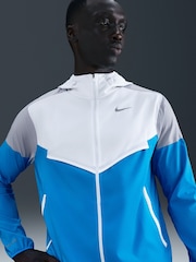 Weiß - Nike Lighweight Windrunner Laufjacke - Bild 3 von 7