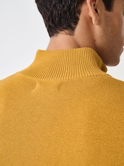 Ockergelb - Einfarbig - Hochwertiger Pullover mit Viertelreißverschluss in normaler Passform - Bild 4 von 8