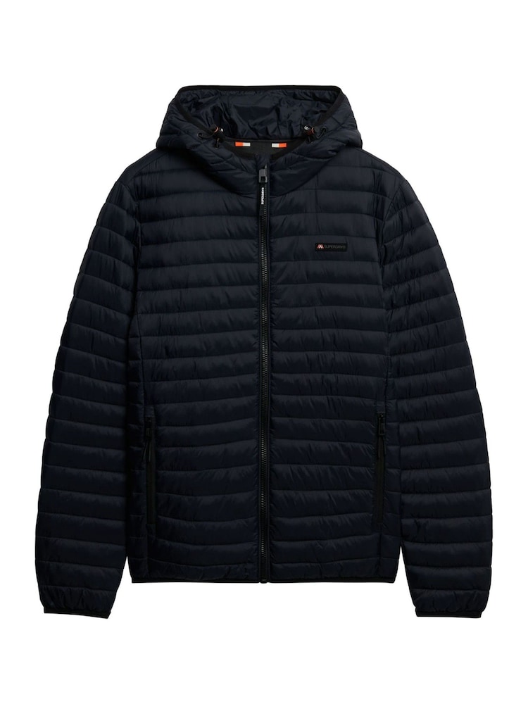 שחור - Superdry ז'קט דק עם קפוצ'ון, דגם Fuji - תמונה 7 מתוך 7 שחור - Superdry ז'קט דק עם קפוצ'ון, דגם Fuji - תמונה 7 מתוך 7