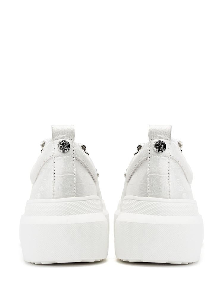 Белый - Moda in Pelle Blossie Pearl Detail Slab Sole Leather Trainers - Image 4 of 4 Белый - Moda in Pelle Blossie Pearl Detail Slab Sole Leather Trainers - Image 4 of 4