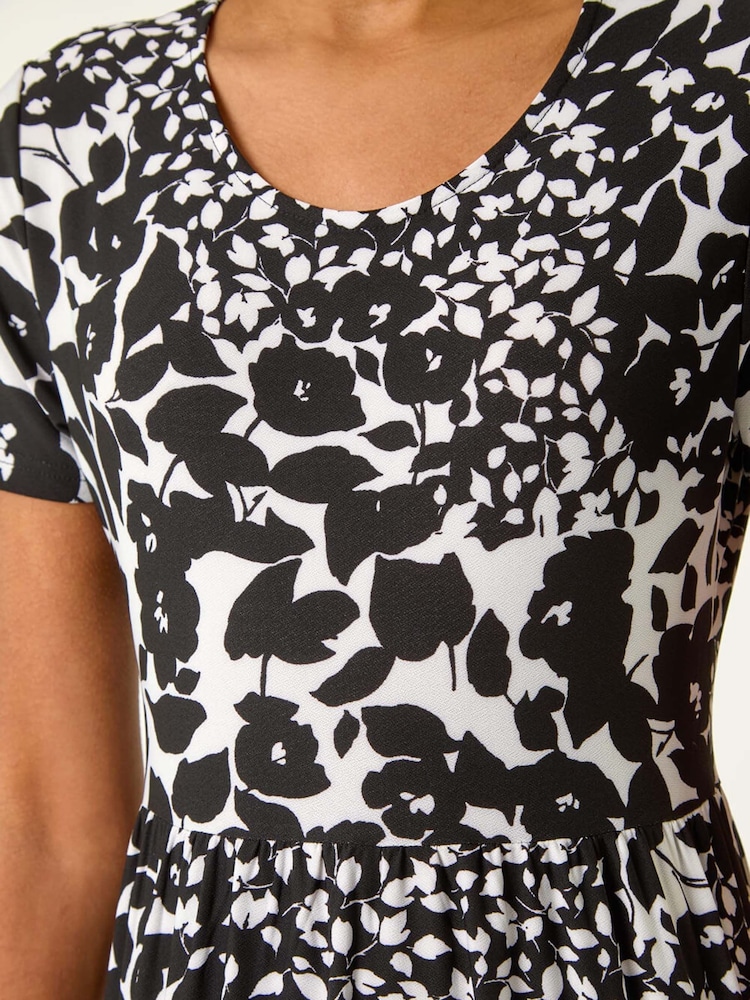 Vestido a media pierna con diseño escalonado y estampado floral de Roman - Imagen 5 de 5 Vestido a media pierna con diseño escalonado y estampado floral de Roman - Imagen 5 de 5