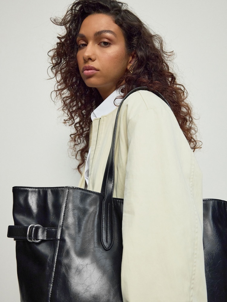 Black Large Shoulder Bag - Image 2 of 8 Black Large Shoulder Bag - Image 2 of 8
