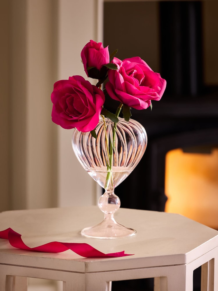 Artificial Roses in Ribbed Heart Glass Vase - صورة 1 من 3 Artificial Roses in Ribbed Heart Glass Vase - صورة 1 من 3