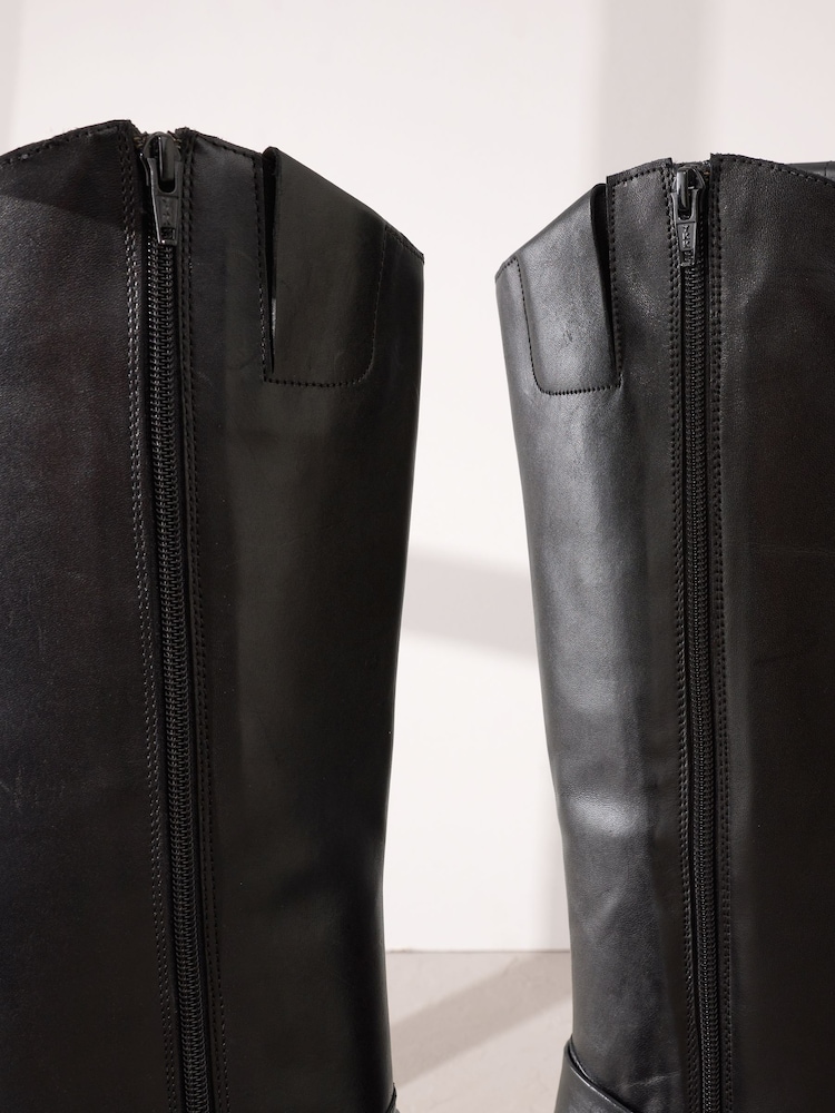 Black Leather Signature Chisel Toe Harness Western Cowboy Boots - Image 2 of 5