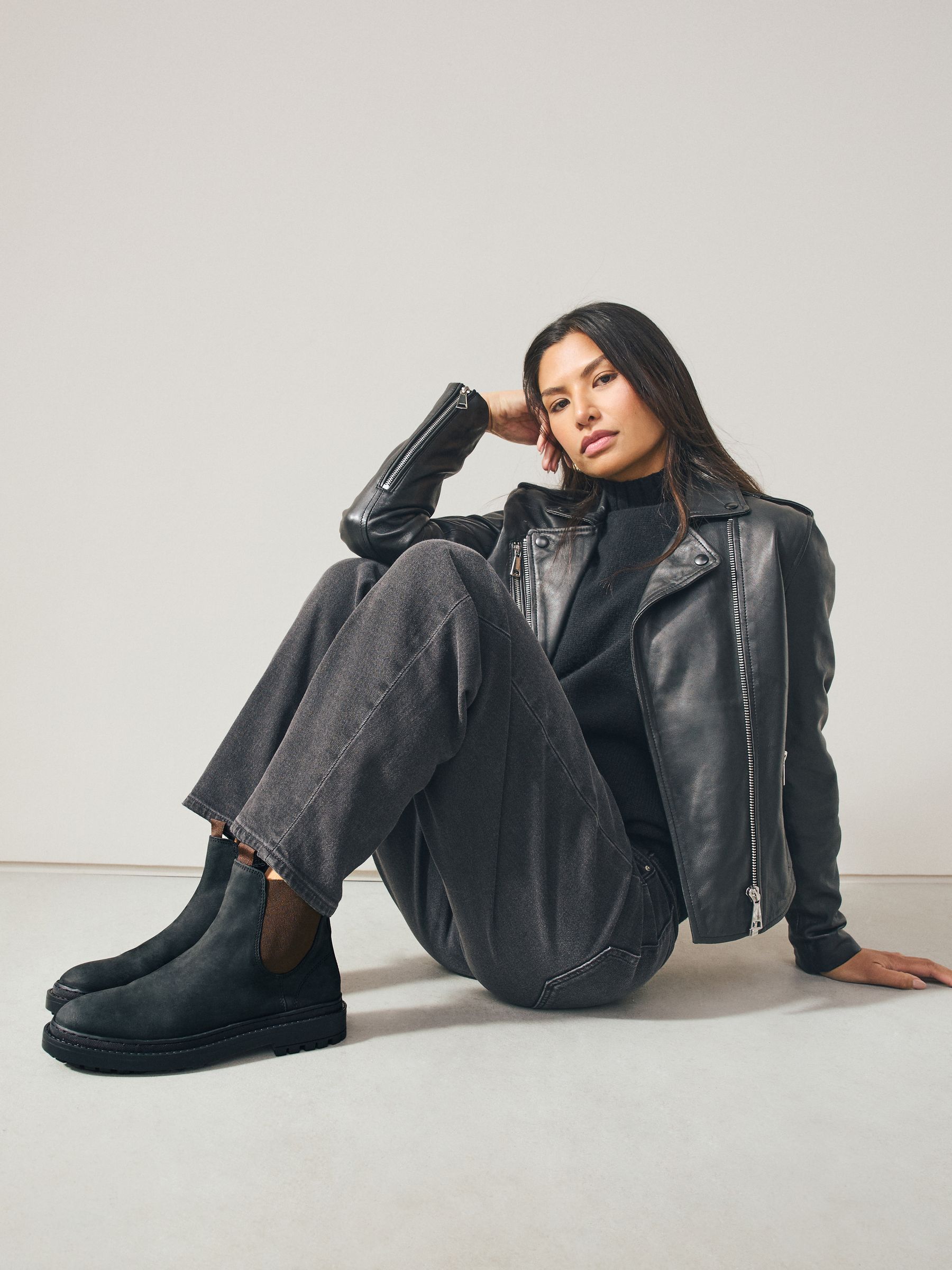 Buy Black Oiled Leather Forever Comfort® Standard/Wide Fit Round