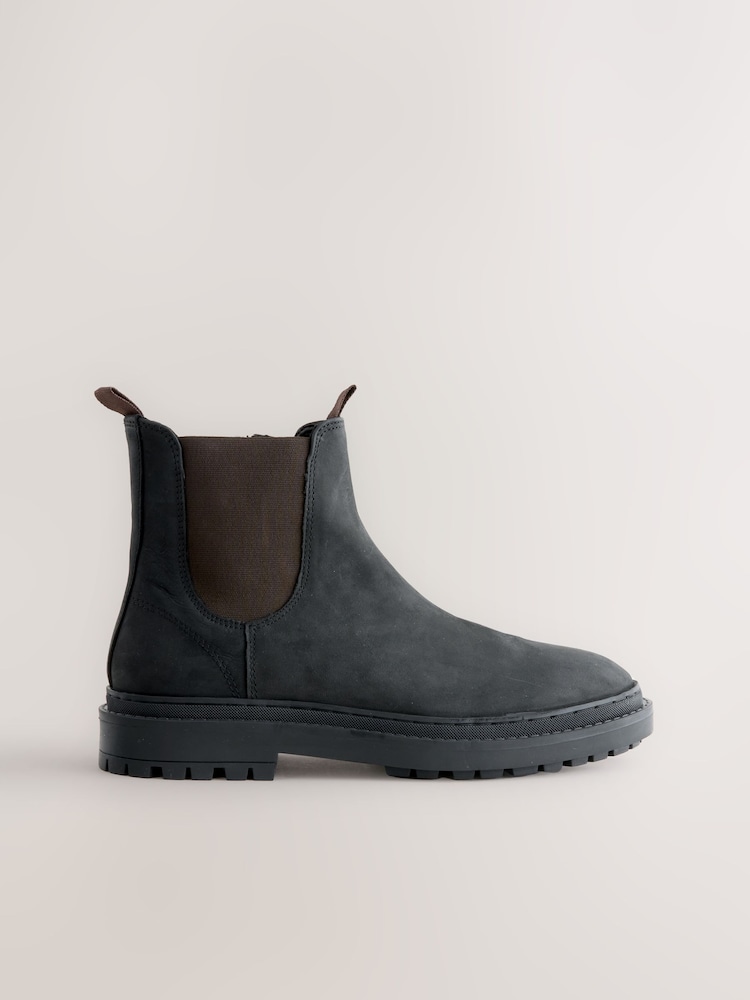 Black Oiled Leather - Forever Comfort® Round Toe Chelsea Boots - Imagem 2 de 5