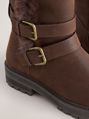 Chocolate marrom - Forever Comfort® Double Buckle Faux Fur Lined Ankle Boots - Imagem 3 de 5