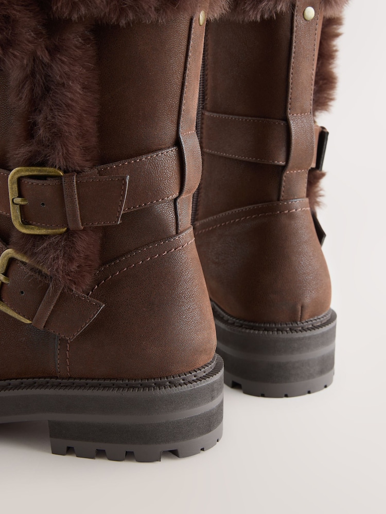 Chocolate marrom - Forever Comfort® Double Buckle Faux Fur Lined Ankle Boots - Imagem 5 de 5