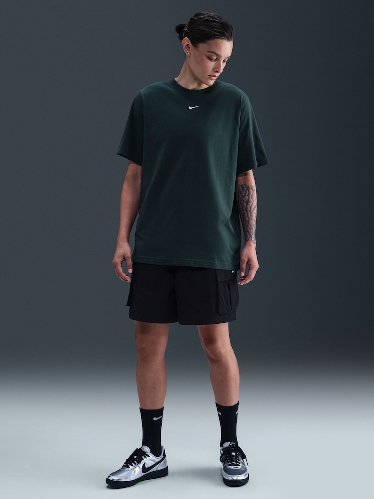 Nike Green Sportswear Essential T-Shirt - Image 2 of 5 Nike Green Sportswear Essential T-Shirt - Image 2 of 5