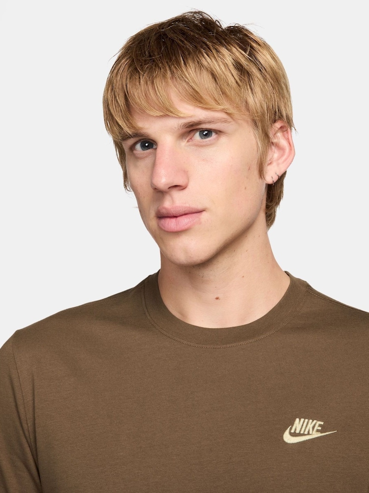 Nike Mosswood Brown Club T-Shirt - Image 3 of 3 Nike Mosswood Brown Club T-Shirt - Image 3 of 3