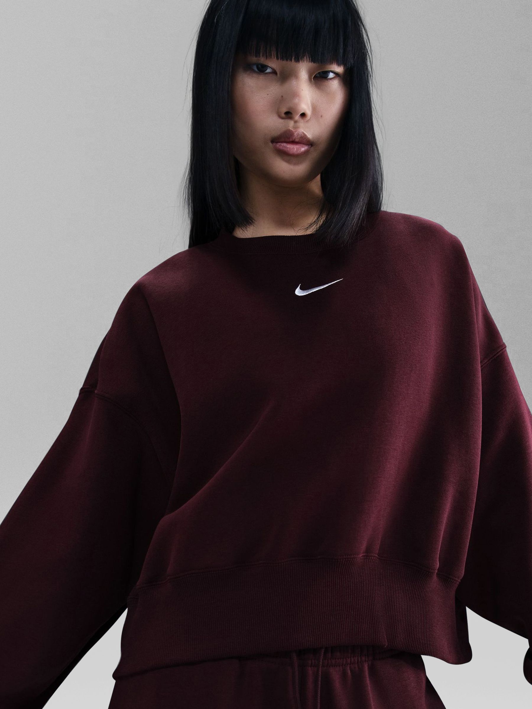 maroon nike crewneck sweatshirt