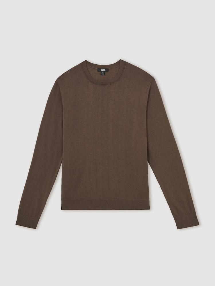 Marrón chocolate - Suéter con cuello redondo de lana de merino Wessex de Reiss - Imagen 2 de 6