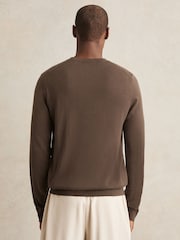 Marrón chocolate - Suéter con cuello redondo de lana de merino Wessex de Reiss - Imagen 5 de 6