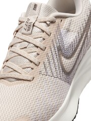Nike Neutral Run Defy Road Running Trainers - Image 10 of 11