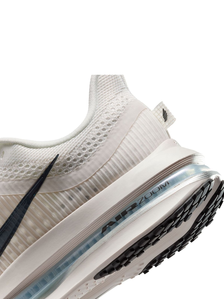Nike White/Black Pegasus Premium Road Running Trainers - Image 10 of 10