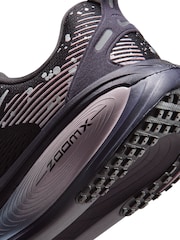 Metalizado negro - Zapatillas de deporte para correr en carretera Vomero 18 de Nike - Imagen 9 de 9