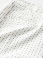 Pantalones cortos sartoriales de rayas de Mint Velvet - Imagen 7 de 7